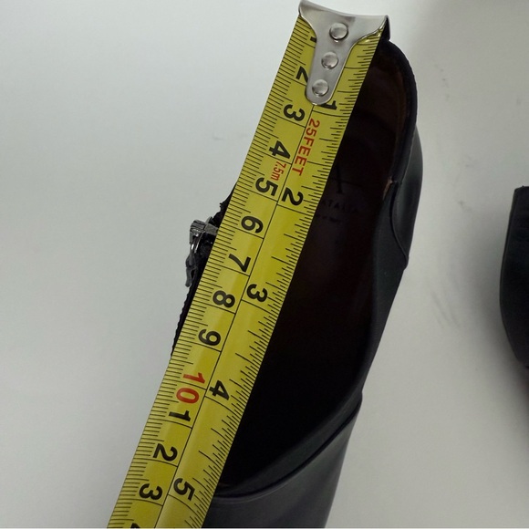 EUC Aquatalia Black Leather Ankle Booties Pointed Toe Italy - Picture 11 of 14